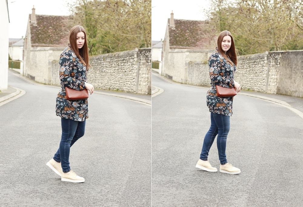  Ein gemustertes Kleid über der Jeans - auf La Mode et Moi, dem Modeblog aus Köln