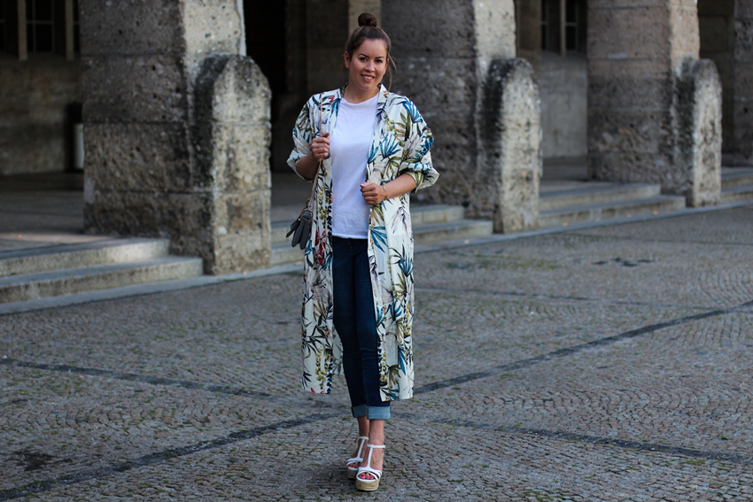 Bunter Kimono mit Blumenprint - LA MODE ET MOI, der Modeblog