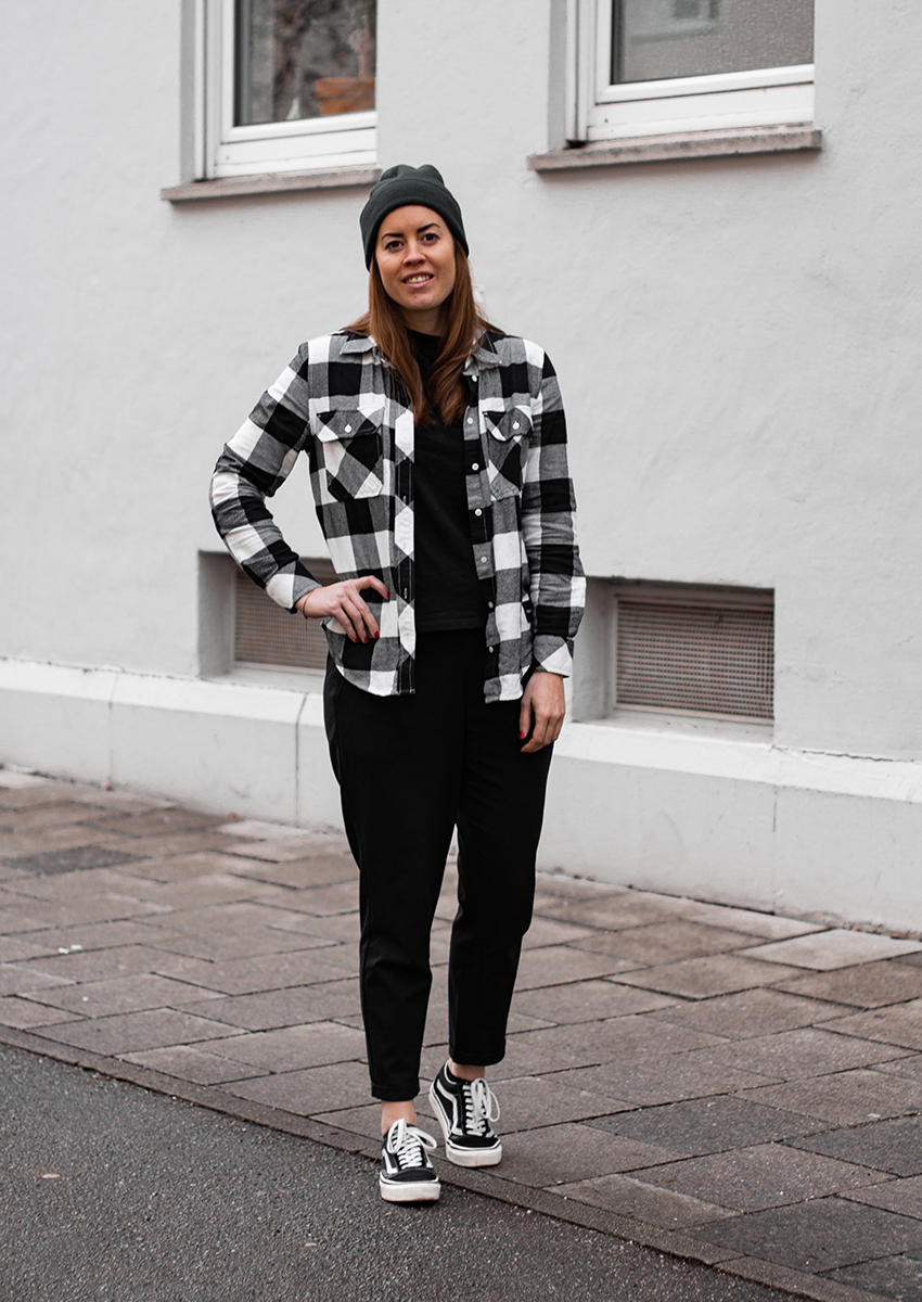 Kariertes Flanellhemd & dunkelgrüne Mütze - LA MODE ET MOI, der Modeblog