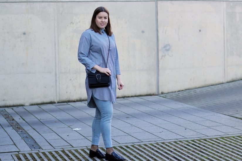 Gestreiftes Jeans-Blusenkleid und Fransen-Loafer - LA MODE ET MOI, der Blog aus Köln