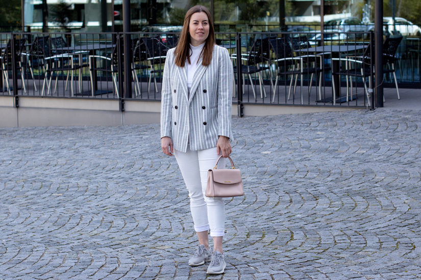 Weiß-Grau gestreifter Blazer - THE BUTTON by Emilie, der Modeblog